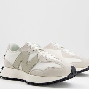 *New* New Balance 327 Women’s 8.5 off-white sneakers